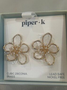Piper K Cubic Zirconia Flower Stud Floral Earrings White Gold Tone New in Box